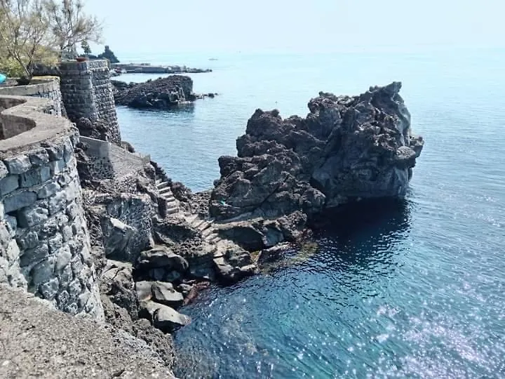 Apartment Sapore Di Mare - Appartamento In Villa Sul Mare Pet Friendly Acireale Italy